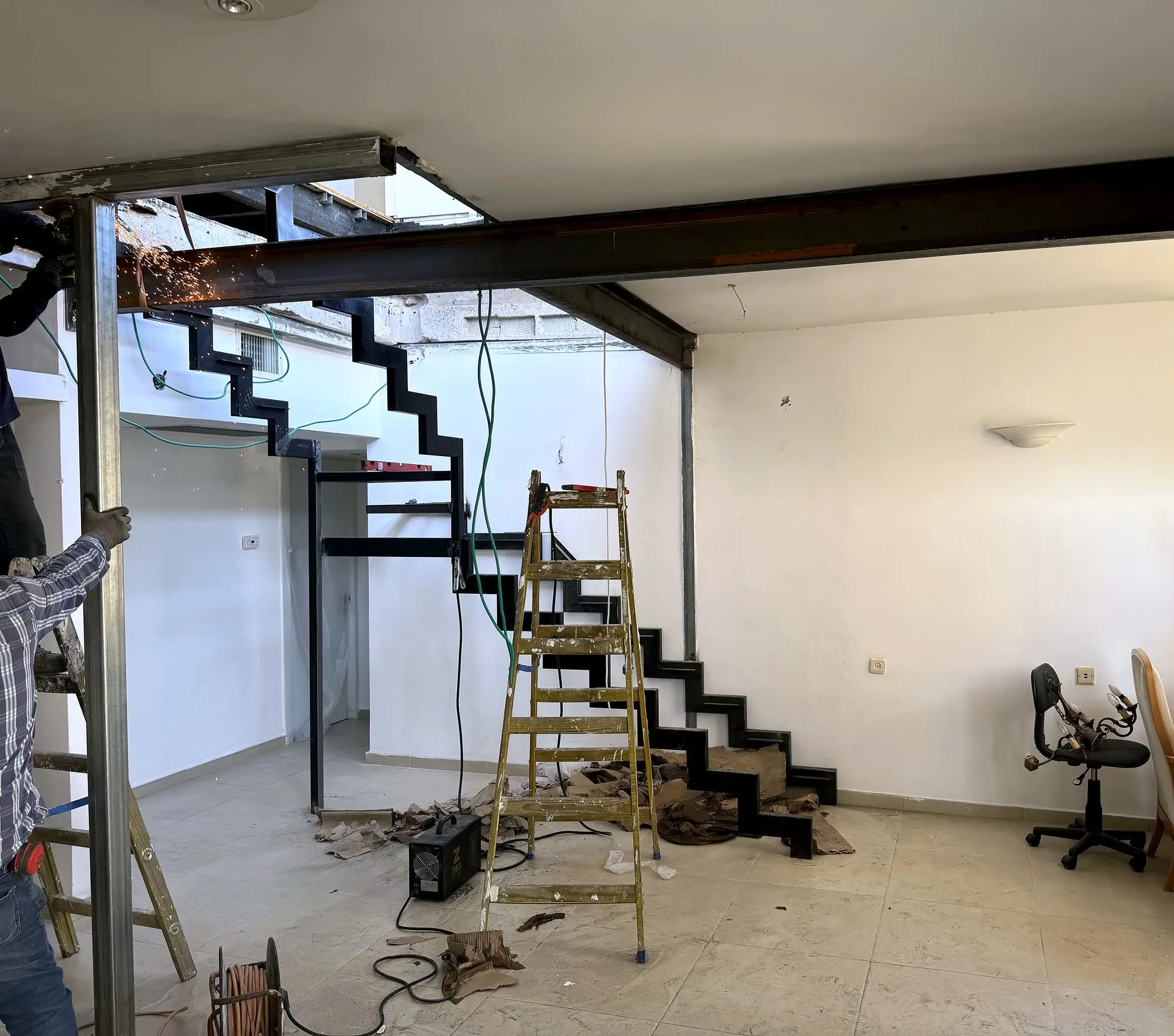 יחידת הורים על גג בניין, גבעתיים, תמונה 5 מתוך 6