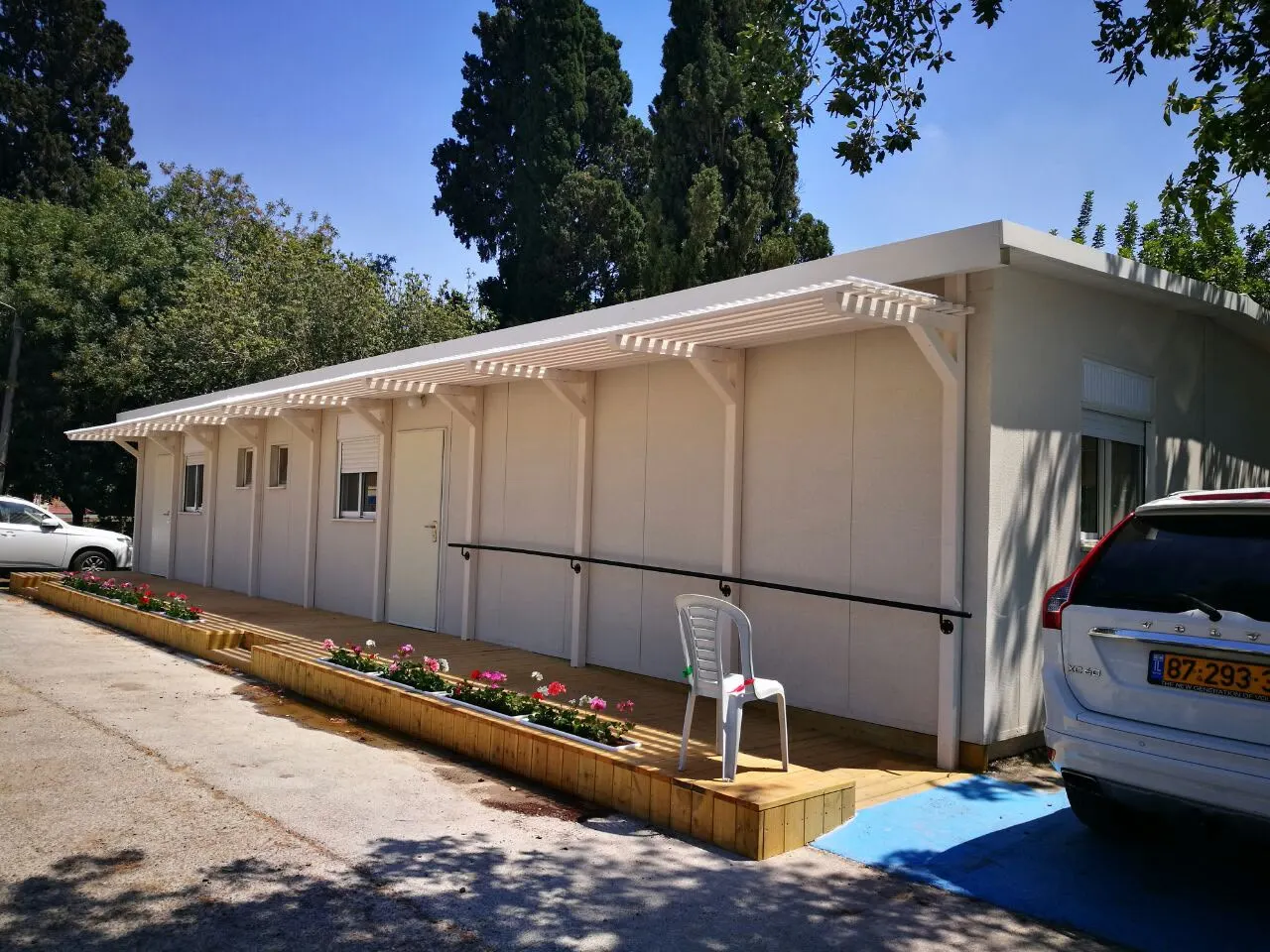 מבנה יביל עם פרגולה בקיבוץ